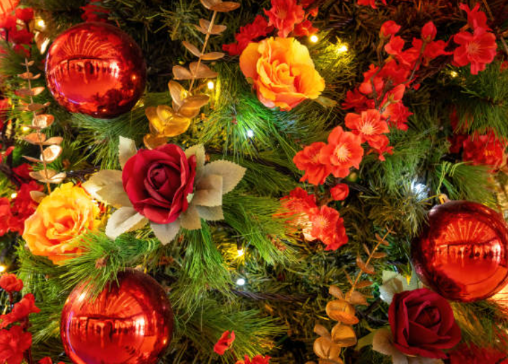 Unique Christmas Flower and Gift Pairings for Everyone on Your List