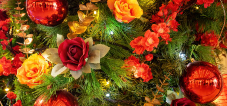 Unique Christmas Flower and Gift Pairings for Everyone on Your List