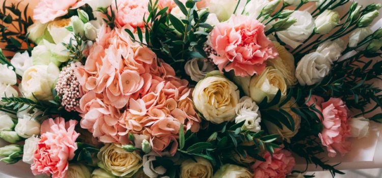 Best Flower Arrangements for Romantic Surprise Deliveries