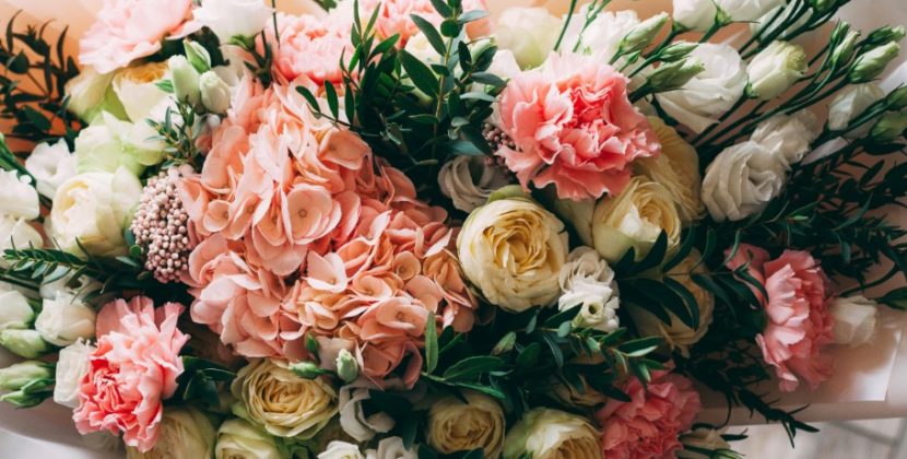 Best Flower Arrangements for Romantic Surprise Deliveries
